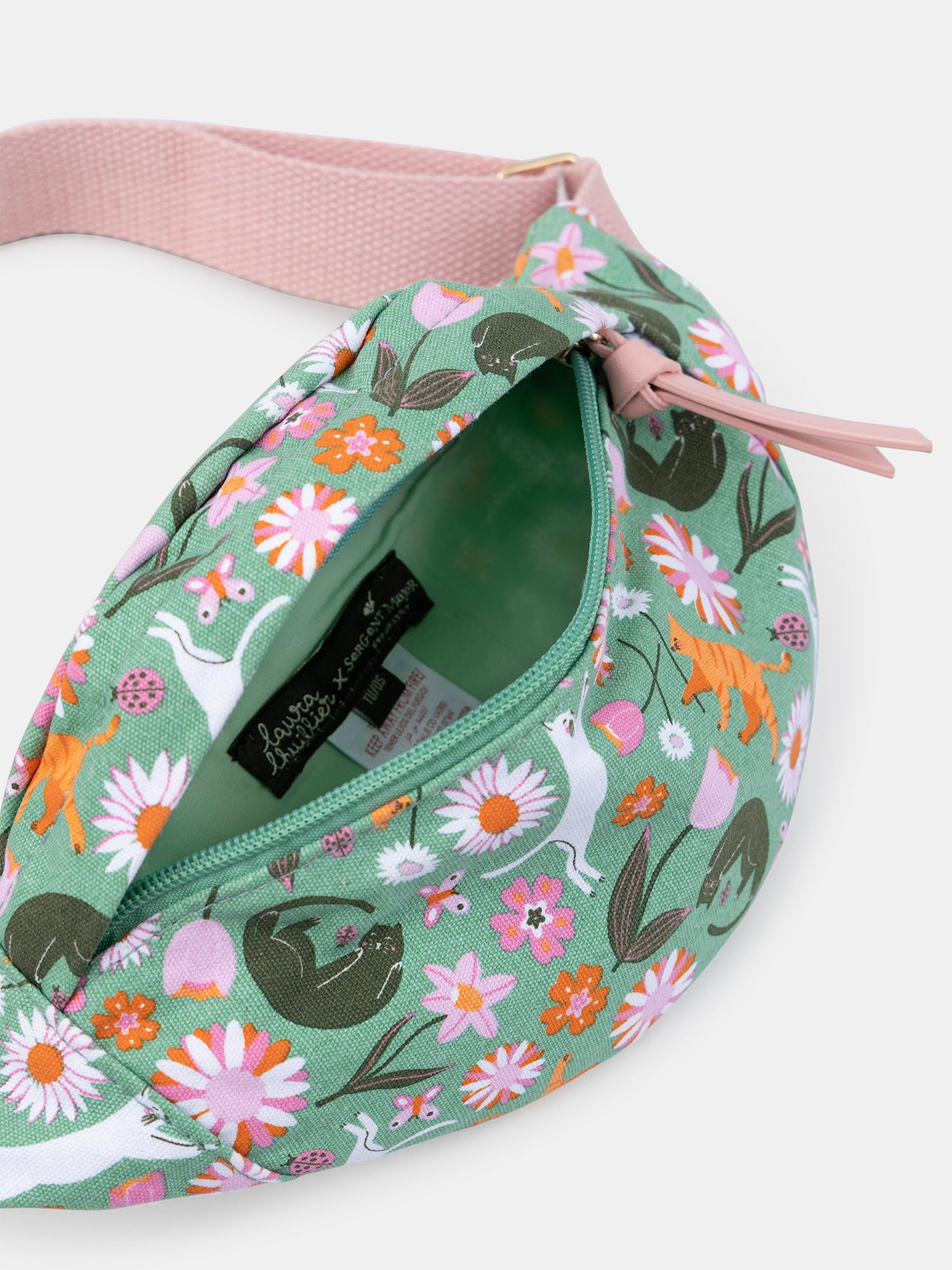 tmp/95027921213/products/440e15ac-ba01-483f-947c-618427a5edbd/24E4PFP1BES_G606_13007e9ca4-065a-4ce8-95c4-4e560faf8497.jpg