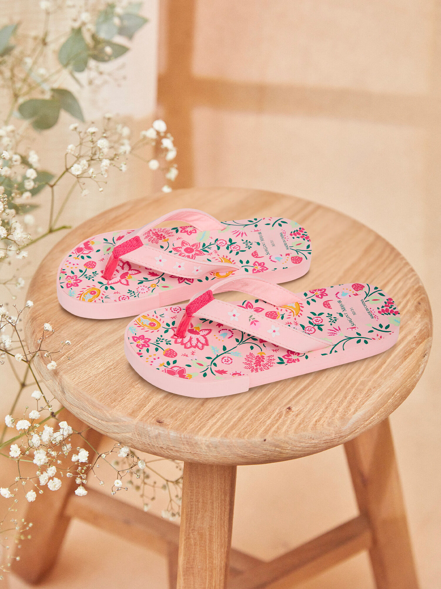 Pale pink flip flops sale