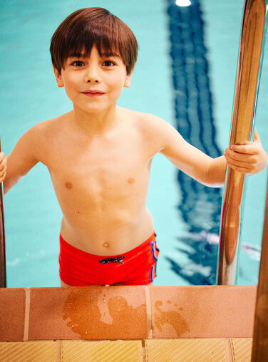 Red swimsuit with shark print child boy CYBOXAGE / 22E4PGO1MAIF509