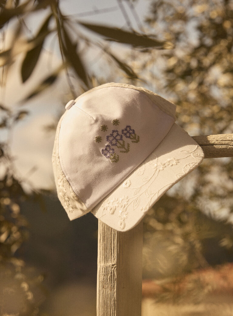 Off white HAT Off white HAT MLEKSETTE / 25E4PFO1CHA001
