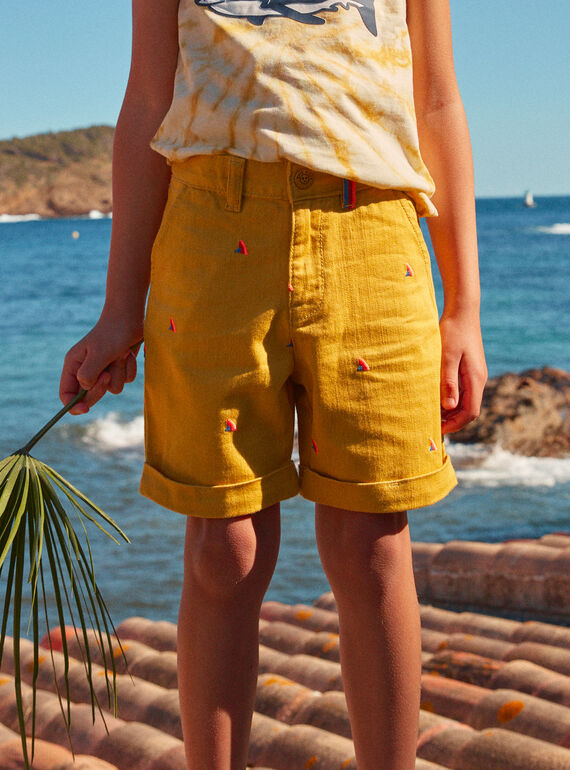 Mustard shorts with multicoloured shark fin embroideries KLOMUAGE / 24E3PGS1BERB107